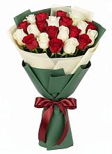 Букет Микс из красных и белых роз в Балахне