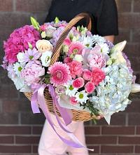 Композиция солнечный день в Балахне Цветочная композиция из Розы, Хризантемы, Пионы и Лизиантусы в корзине в Балахне