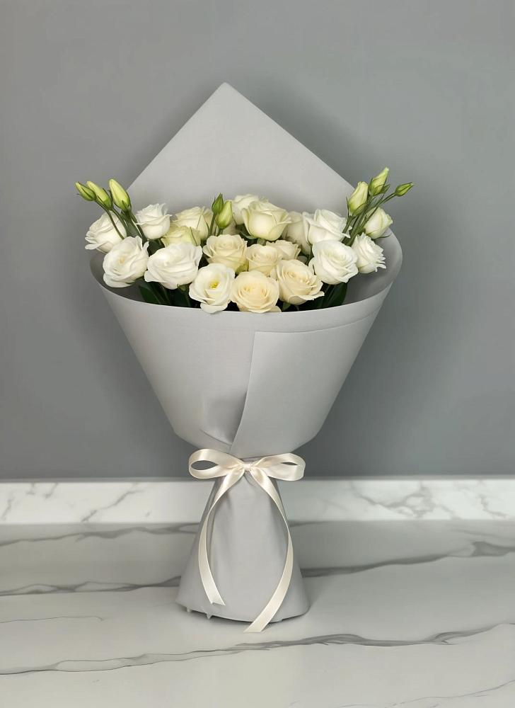 Букет цветов из: Розы и Лизиантусы в Балахне