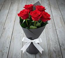 Букет 5 Красных роз Эдлесс Лав в Балахне
