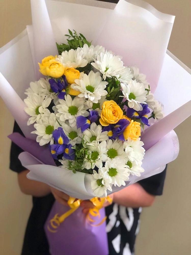 Букет цветов из: Ирисы, Хризантемы и Розы в Балахне