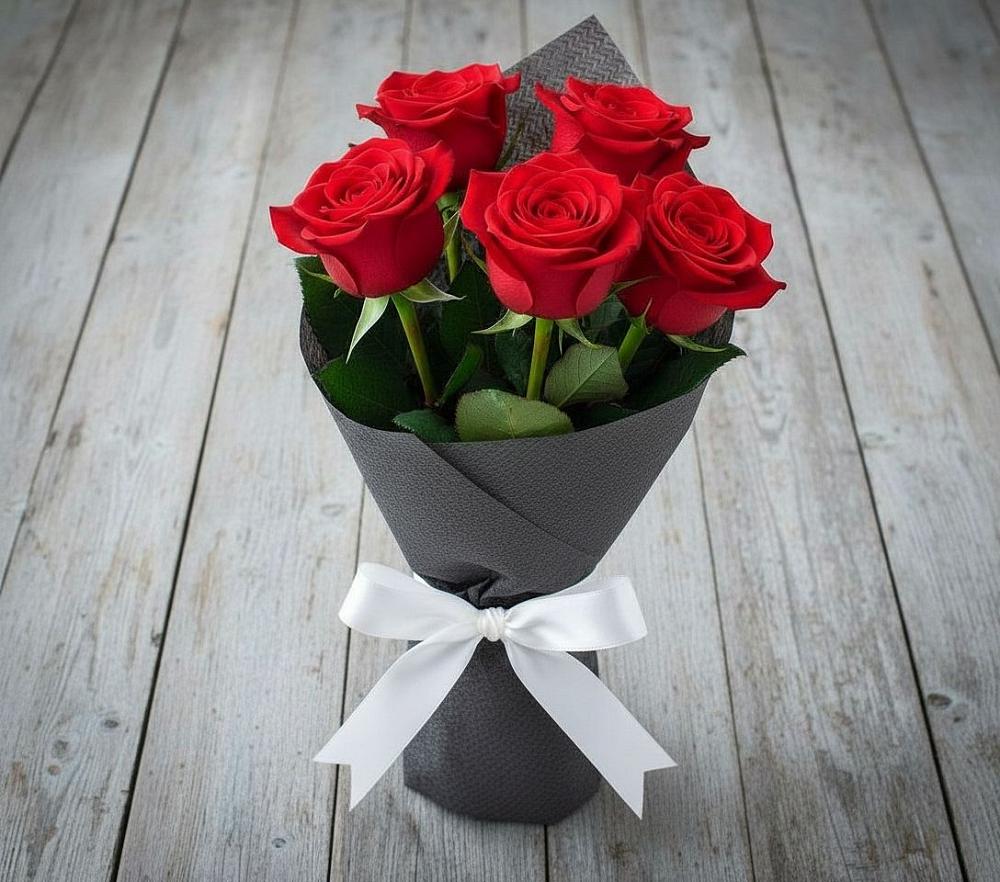Букет 5 Красных роз Эдлесс Лав в Балахне