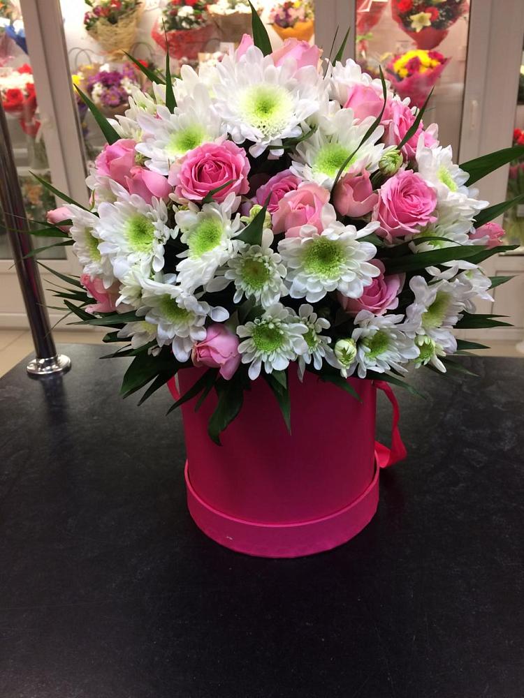 Цветочная композиция из Розы и Хризантемы в шляпной коробке в Балахне