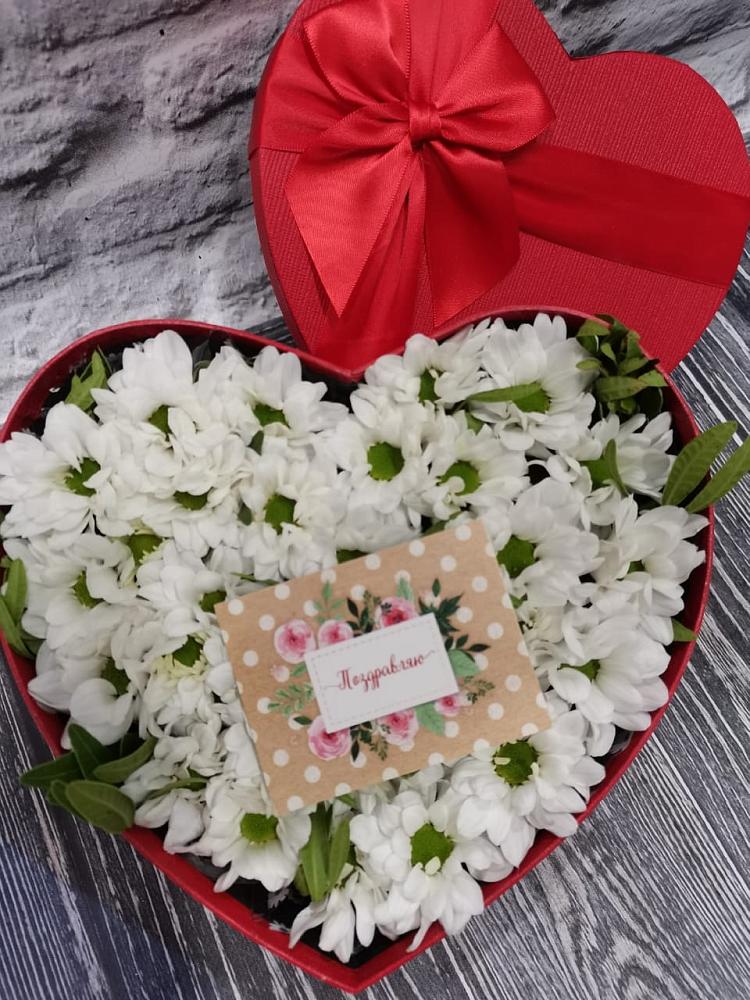 Цветочная композиция из Хризантемы в виде сердца в Балахне