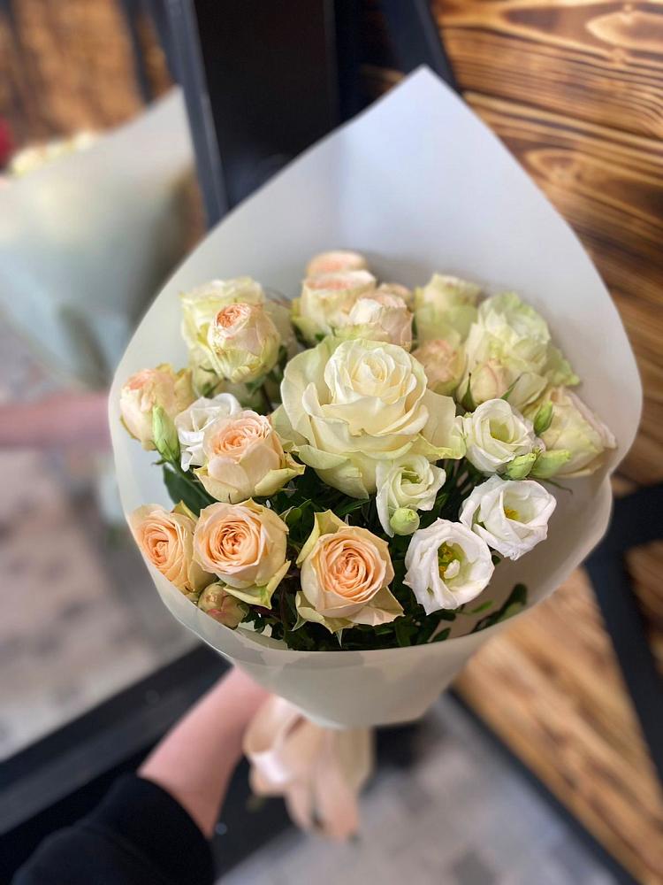 Букет цветов из: Розы и Лизиантусы в Балахне